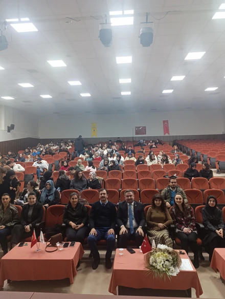 "Okumak, Düşünmek, Öğrenmek" Konulu Söyleşi Gerçekleştirildi